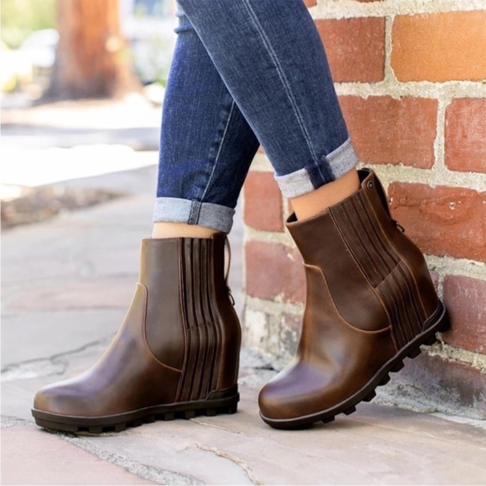 Yellow Box Cristoff‎ Wedge Brown Booties Women’s Size 6 Pull-On